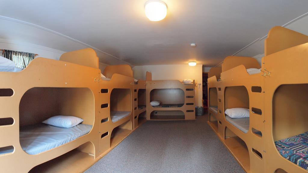 Hi Castle Mountain - Hostel Room photo
