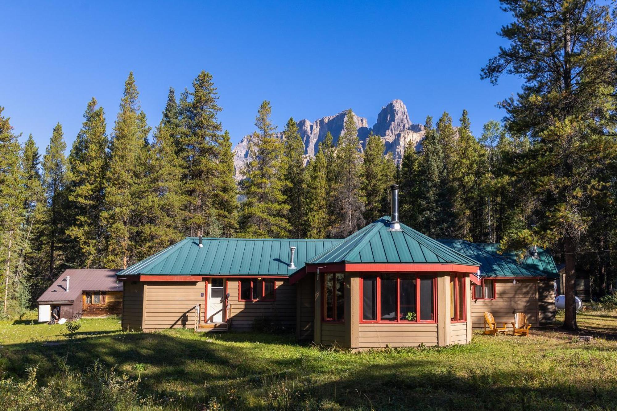 Hi Castle Mountain - Hostel Exterior photo