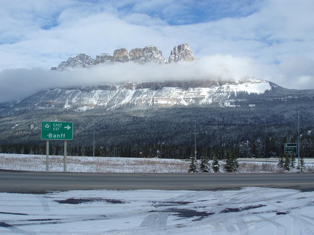 Hi Castle Mountain - Hostel Exterior photo